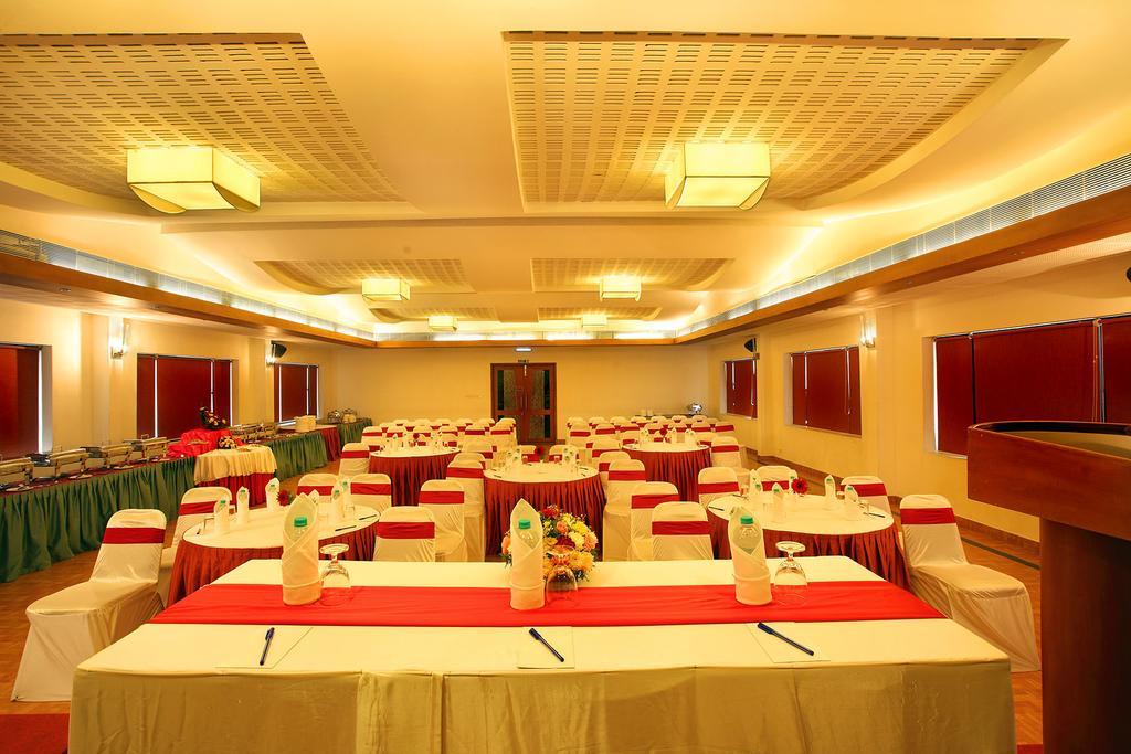 Hotel Park Residency, Kakkanad Коччи Экстерьер фото