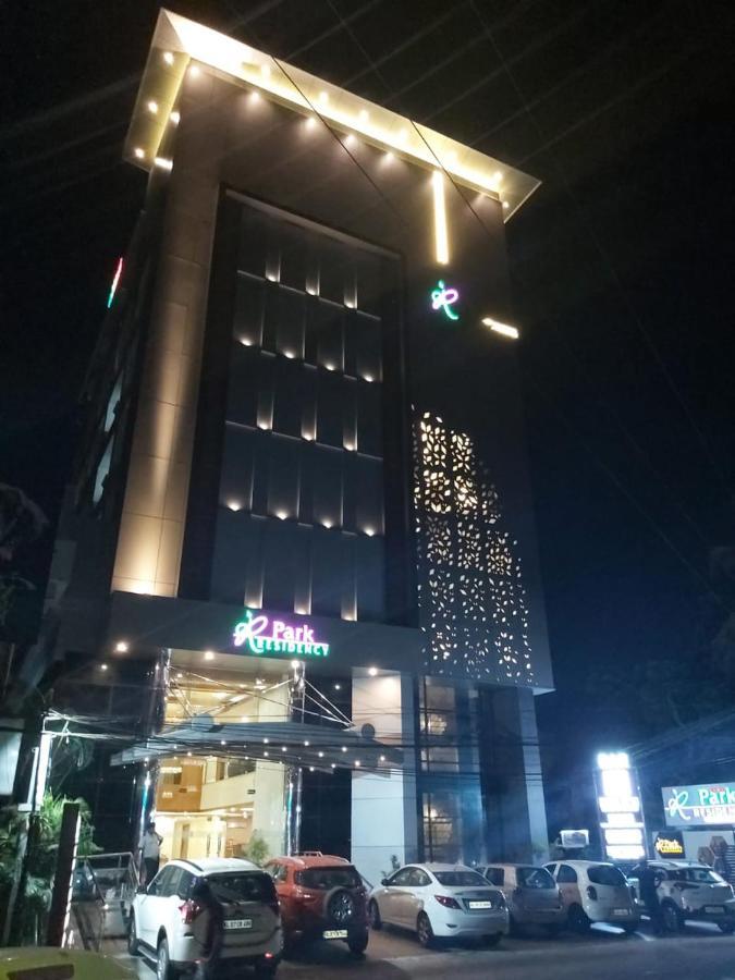Hotel Park Residency, Kakkanad Коччи Экстерьер фото